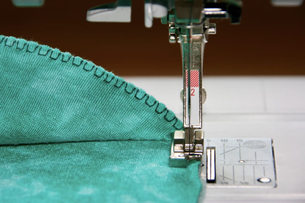 Overlockstich fuss Naehmaschine scaled