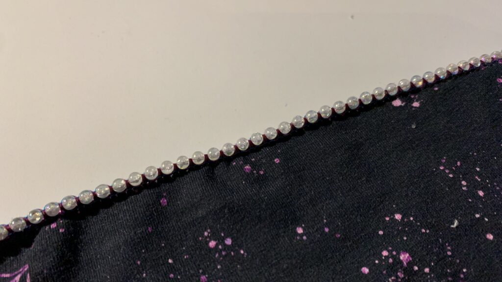 Perlen an der Overlock scaled