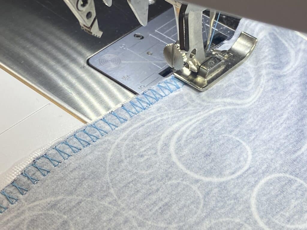 Overlocknaht mit der Naehmaschine scaled