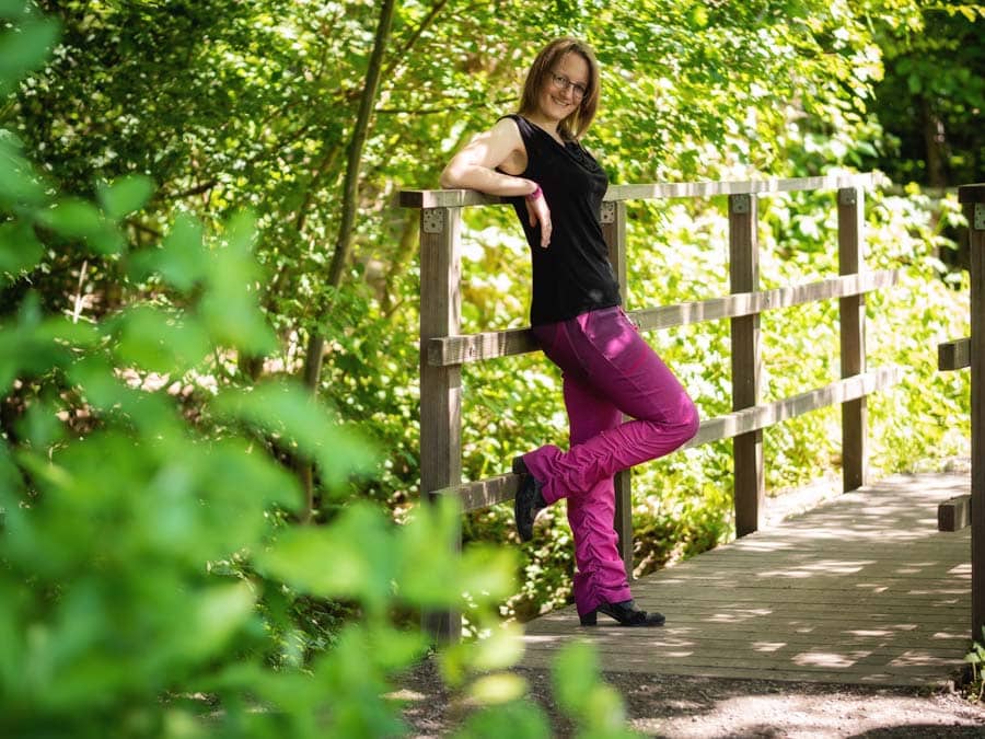 Outdoor-Fotoshooting mit natürlichem Vordergrund im Fotokurs für Deine Nähwelt