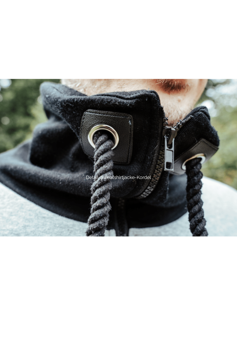 Detailaufnahme der Kapuze der Sweatshirtjacke Manuc mit Kordel und Reißverschluss