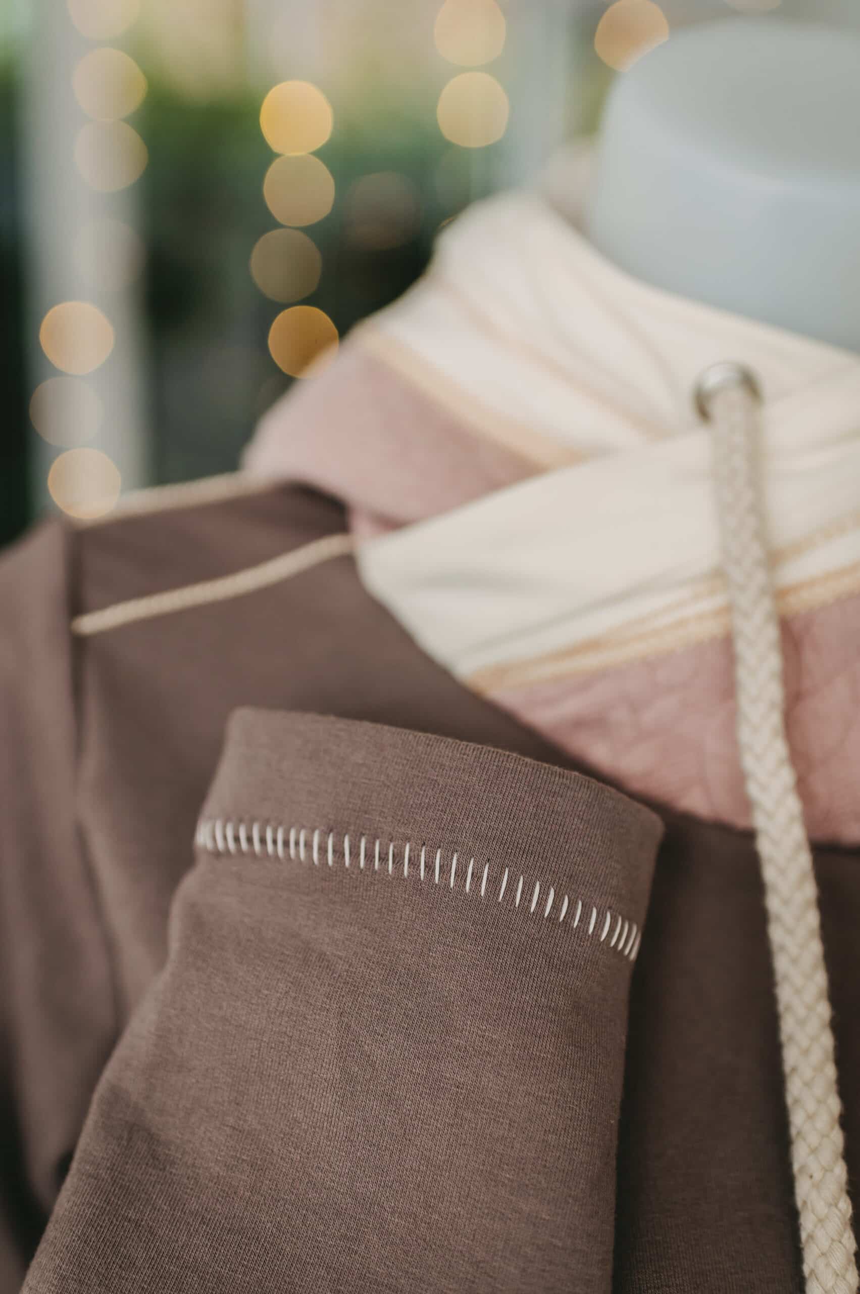 Hoodie Flachnaht am Ärmel und der Schulterpasse