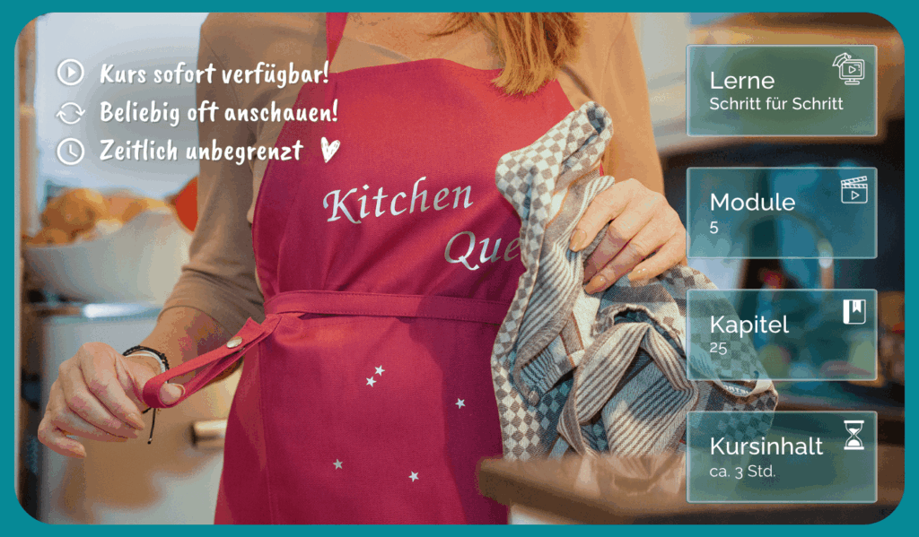 Frau trägt eine bordeauxfarbene Küchenschürze mit der Aufschrift „Kitchen Queen“ und hält ein Geschirrtuch in der Hand, ergänzt durch Informationen zu Modulen und Kursumfang